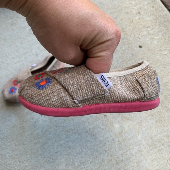 Toms Baby Embroidered Shoes Size 7 - Picture 2 of 9